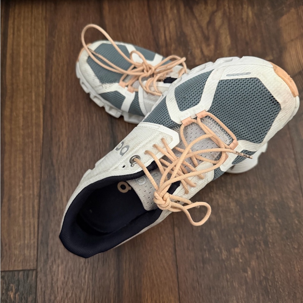 On Running Women’s Athletic Sneakers in Gray and Cream